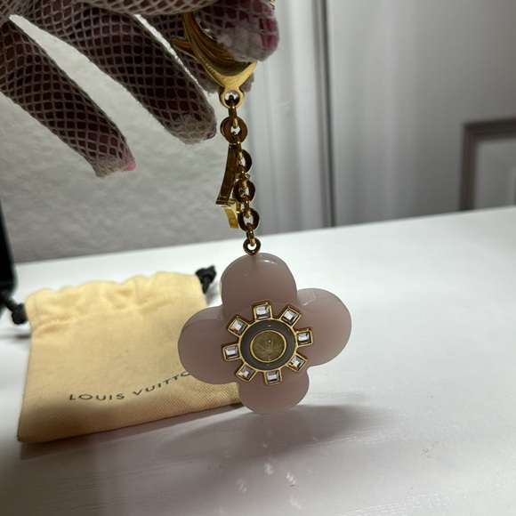 Authenticity 🩷Louis Vuitton 🩷 Pinks Gold Charm keyholder - Picture 13 of 17